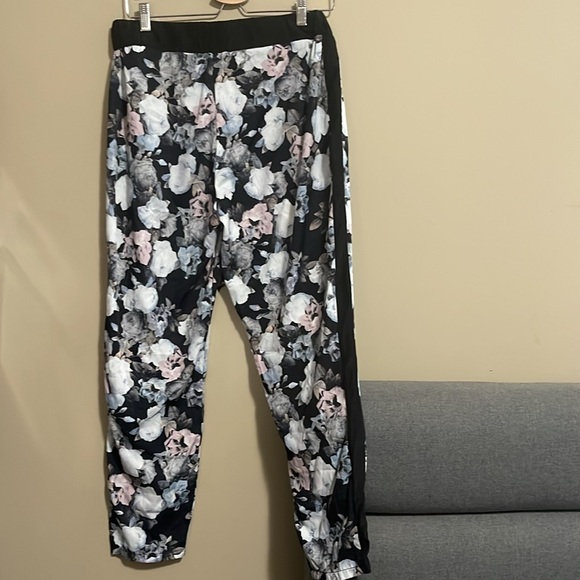 Floral guess joggers - Picture 4 of 7